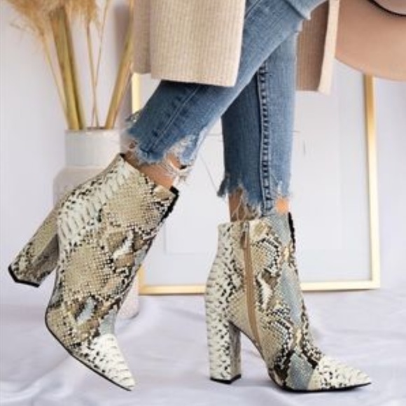 Shoe Affair Shoes - Pointy Toe Snakeskin Embossed Booties in Snake
